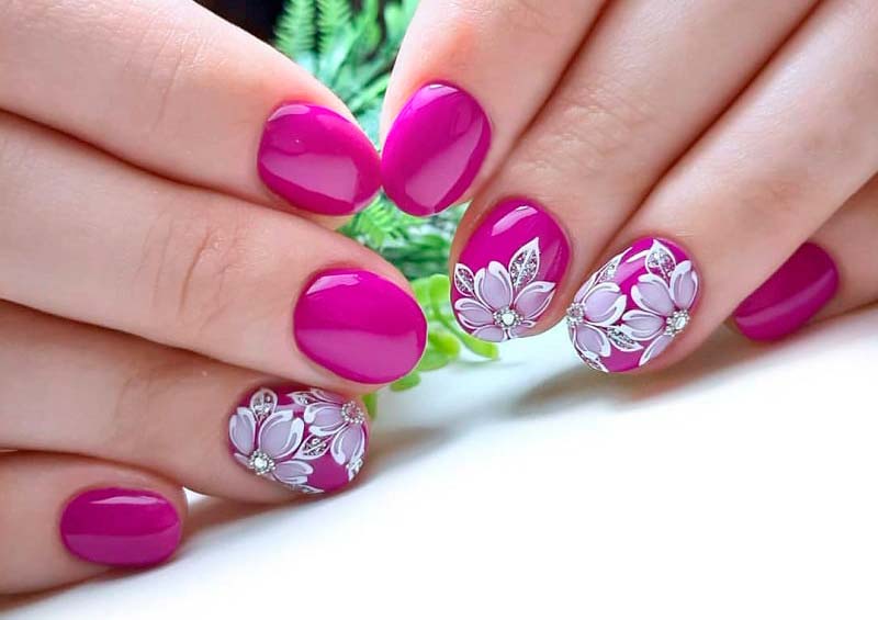 шикарные цветы на коротких ногтях