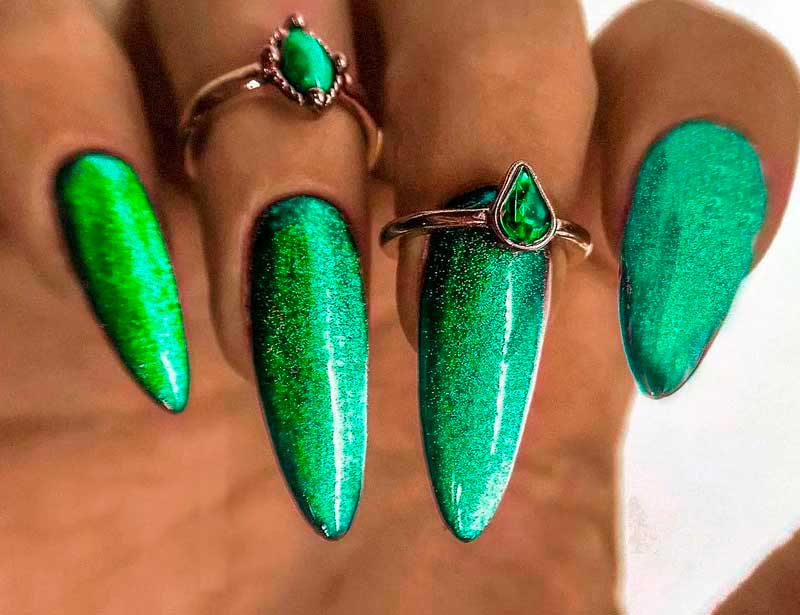 зеленые ногти с блеском