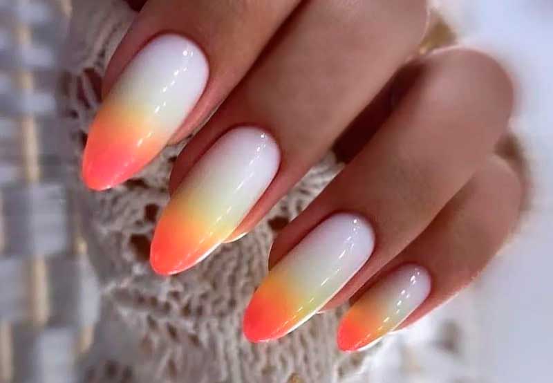 яркие ногти