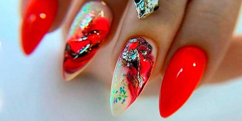 red_nails