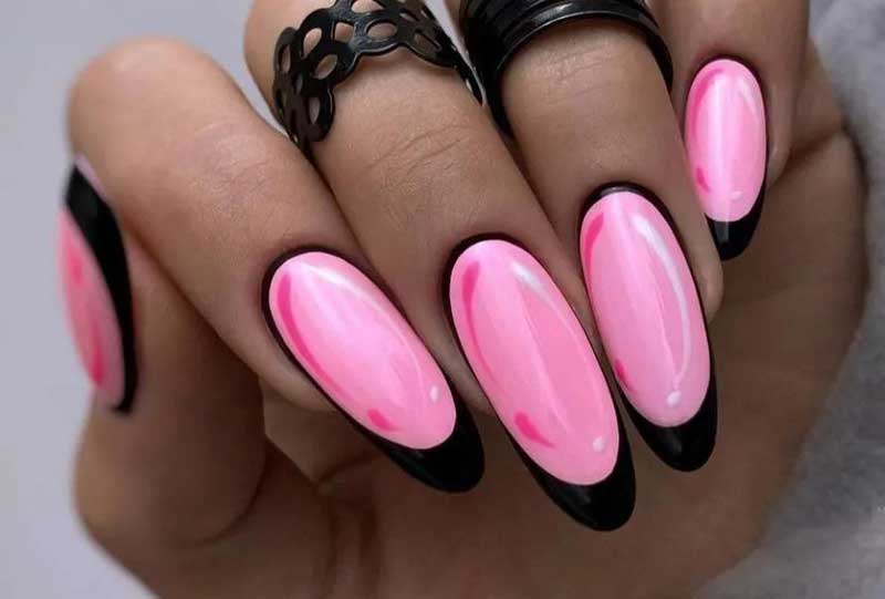 розовые ногти с черным