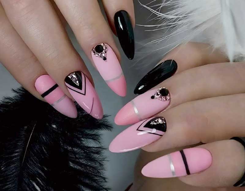 розовые ногти с черным